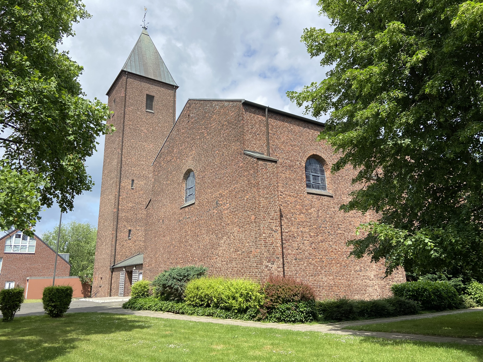Außenansicht  der Kirche St. Maria vom Frieden