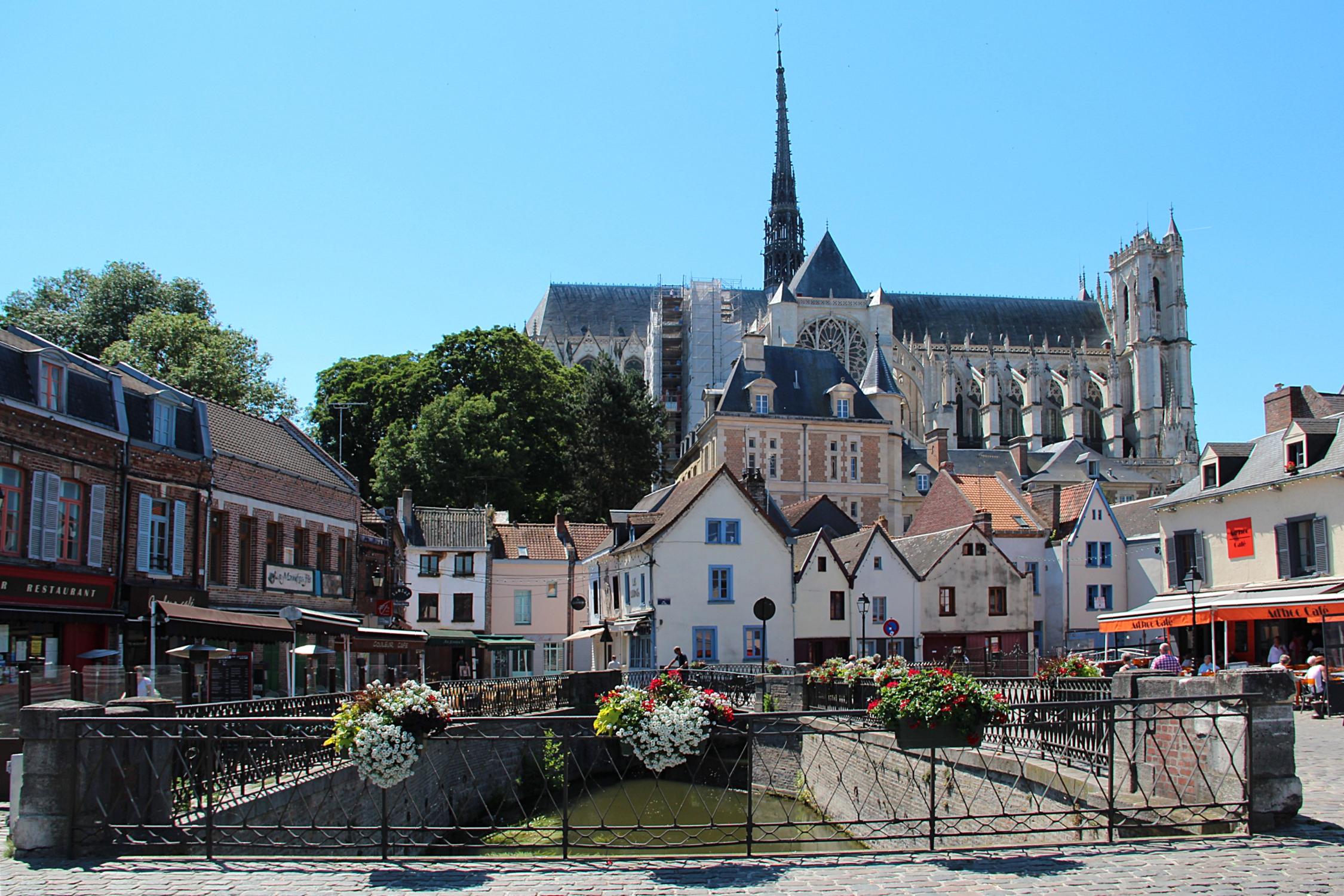 Amiens - Place du Don mit Kathedrale