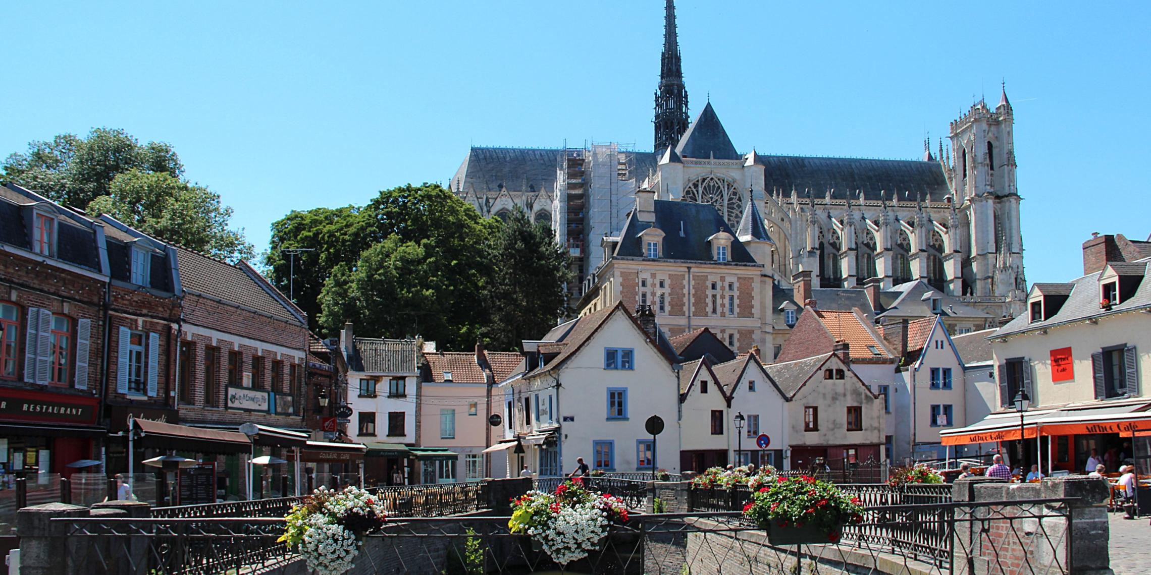 Amiens - Place du Don mit Kathedrale
