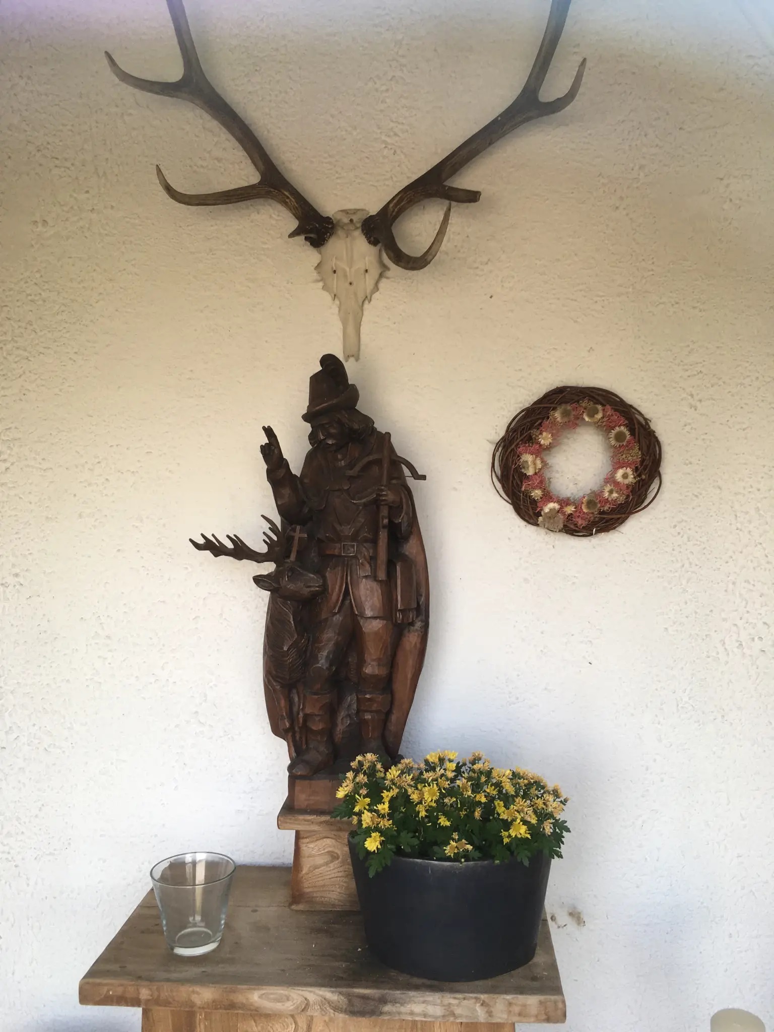 Altar der Hubertuskapelle in Rheinfeld